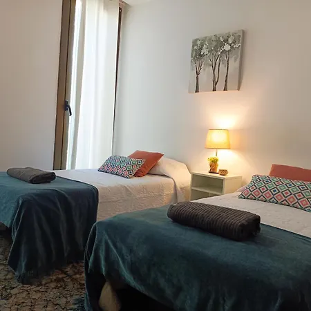 Private At Plaza Urquinaona Hostel Barcelona