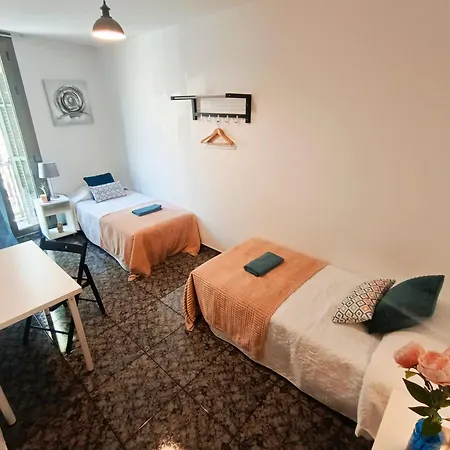 Private At Plaza Urquinaona Hostel